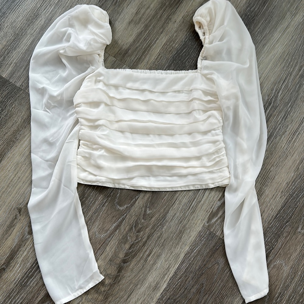 Abercrombie & Fitch long sleeve puff shoulder top size small color is off white